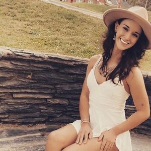 Meet your Posher, Mia